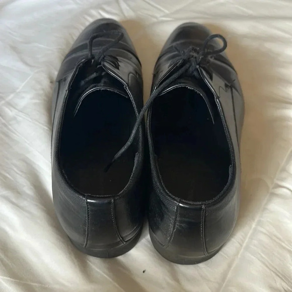 Black Lace up Dress Shoes - Picture 2 of 3